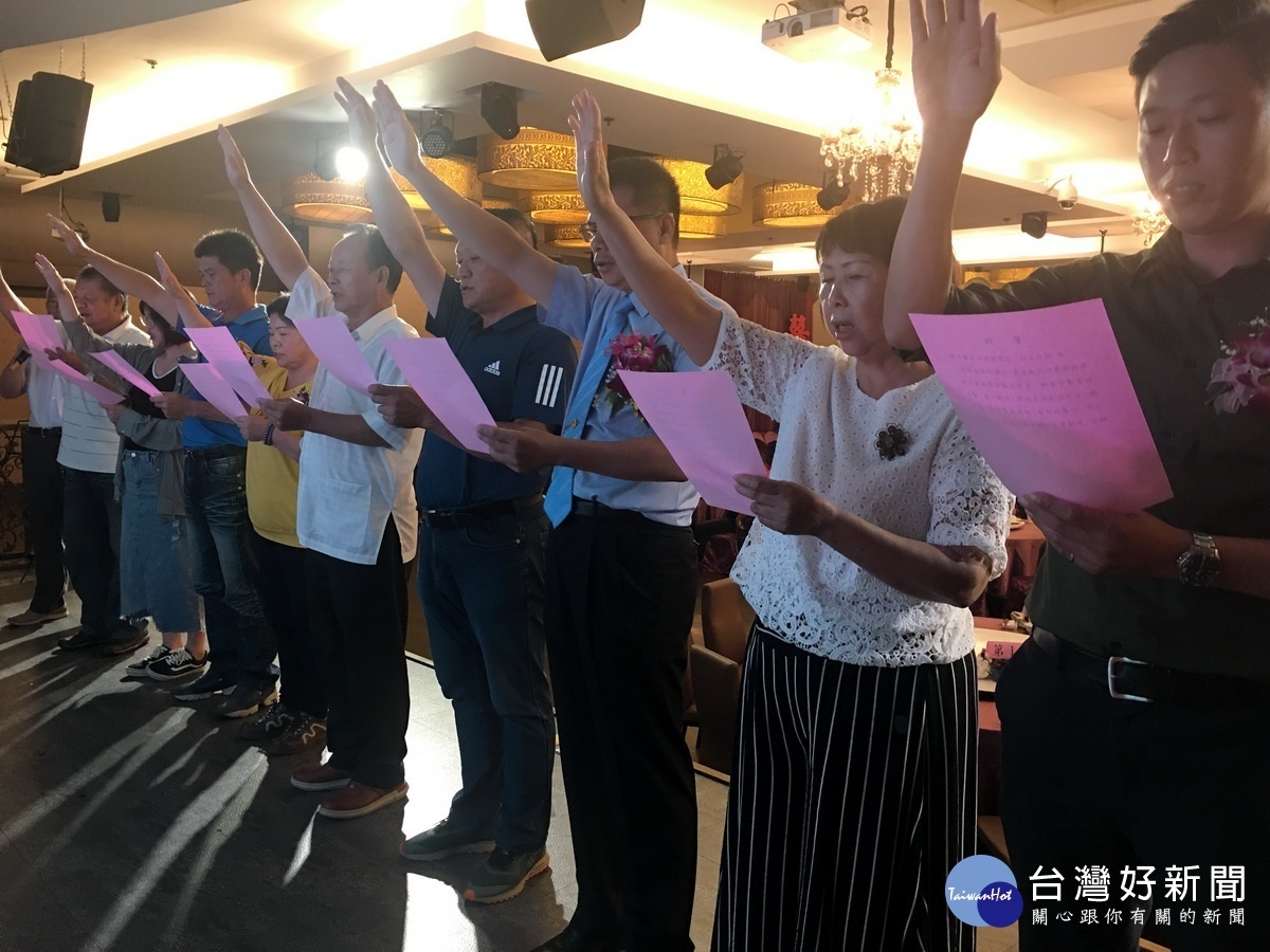 新任執委和評委均宣誓就職。(記者扶小萍攝)