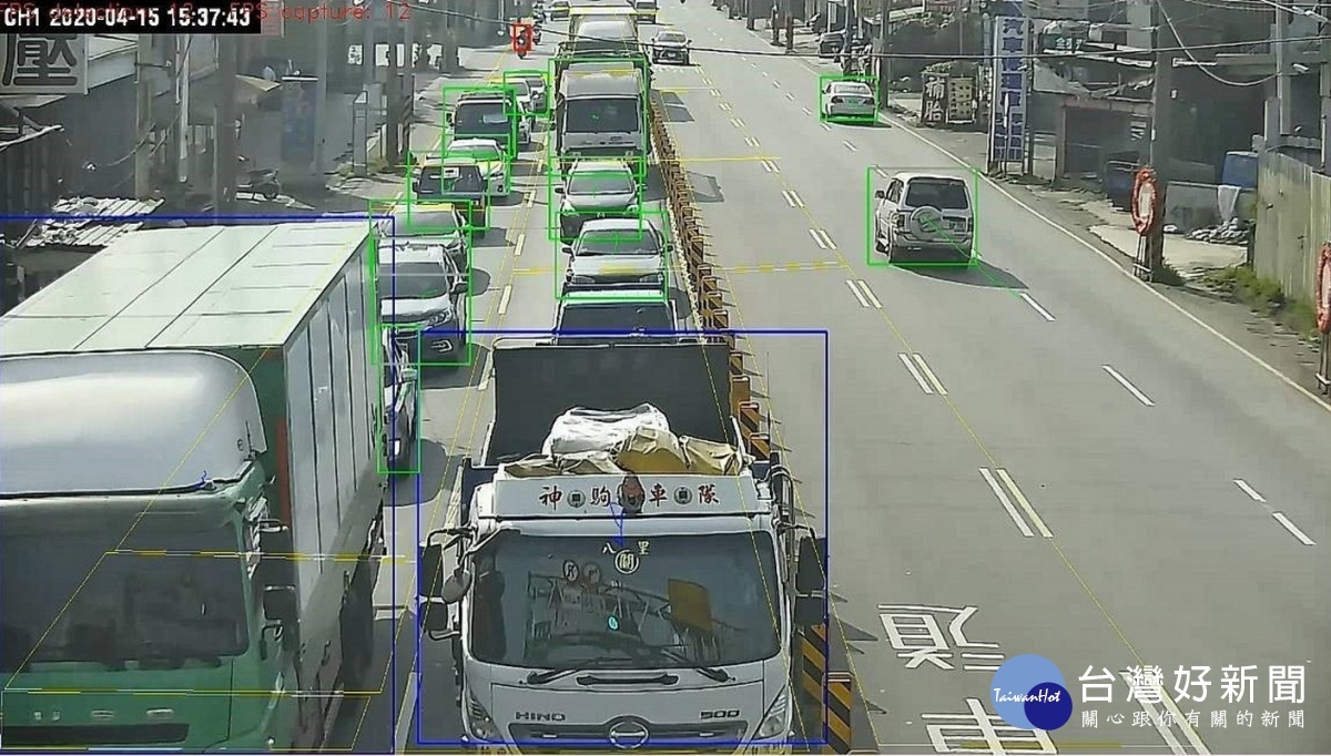 槍機攝影機AI標註車輛計算路段停等車隊長度。
