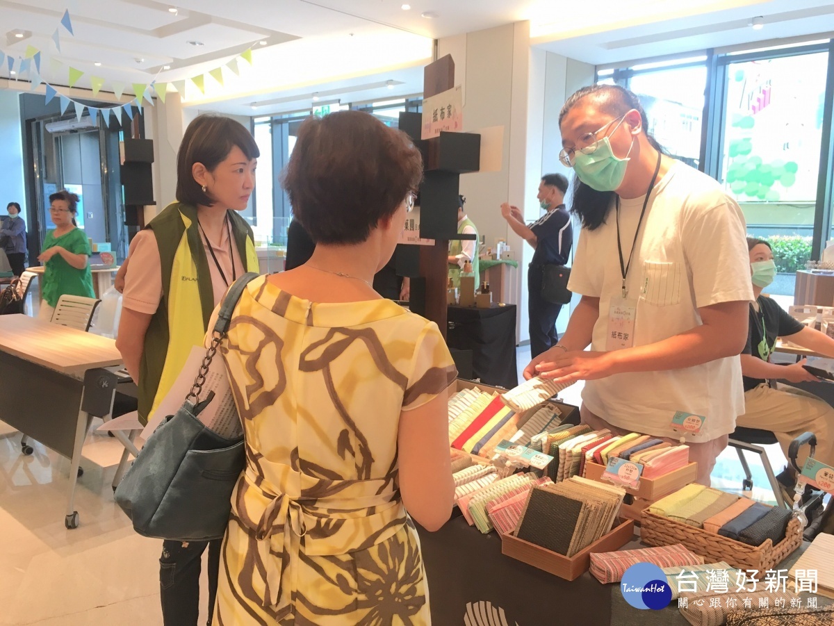 秀傳醫院舉辦「醫護加油樂」市集，台灣在地品牌應援相挺。