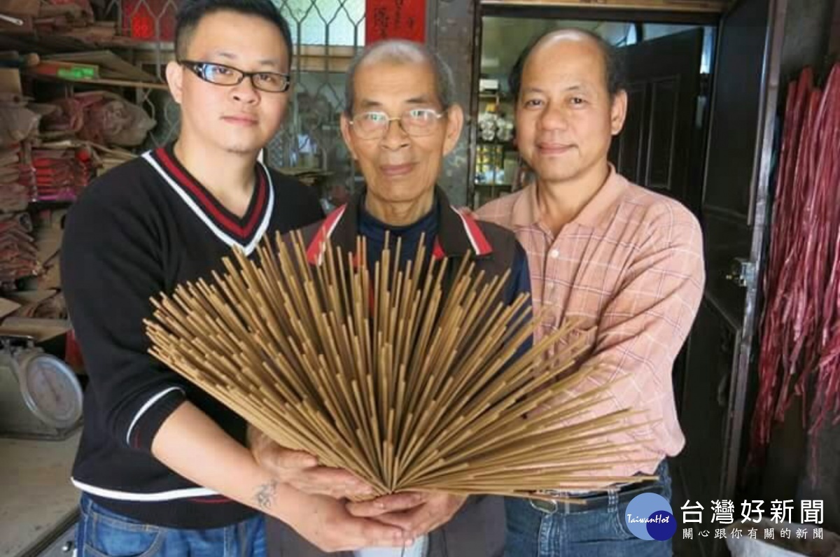 李慶成製香 三代齊心綿延傳產香火。