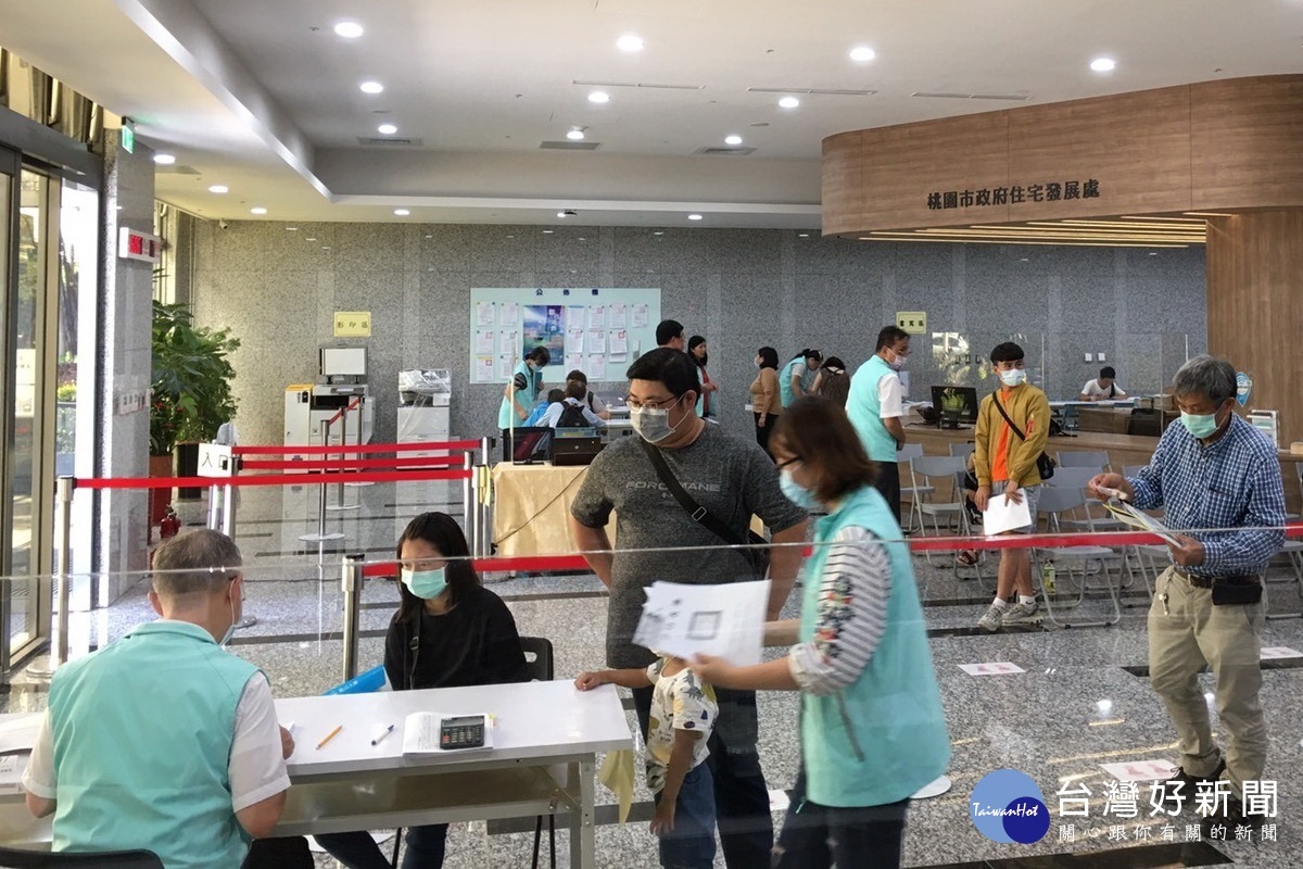 「桃園八德一號社會住宅」7月1日起受理申請,民眾申請情形踴躍。