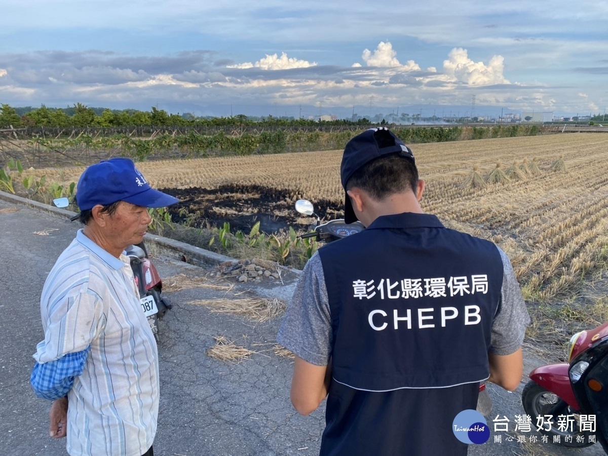逢收割露天燃燒稻草高峰期 環保局籲農切勿違法燃燒稻草