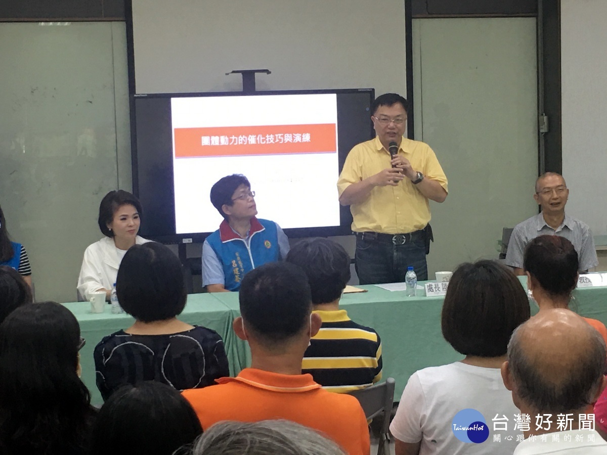 教育處長陸正威期許志工增能並實際推動。(記者扶小萍攝)