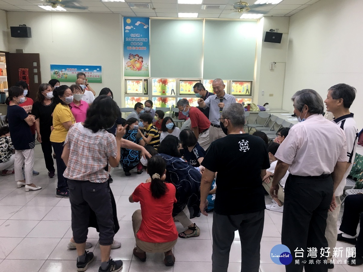 輕鬆學習更加速進步。(記者扶小萍攝)