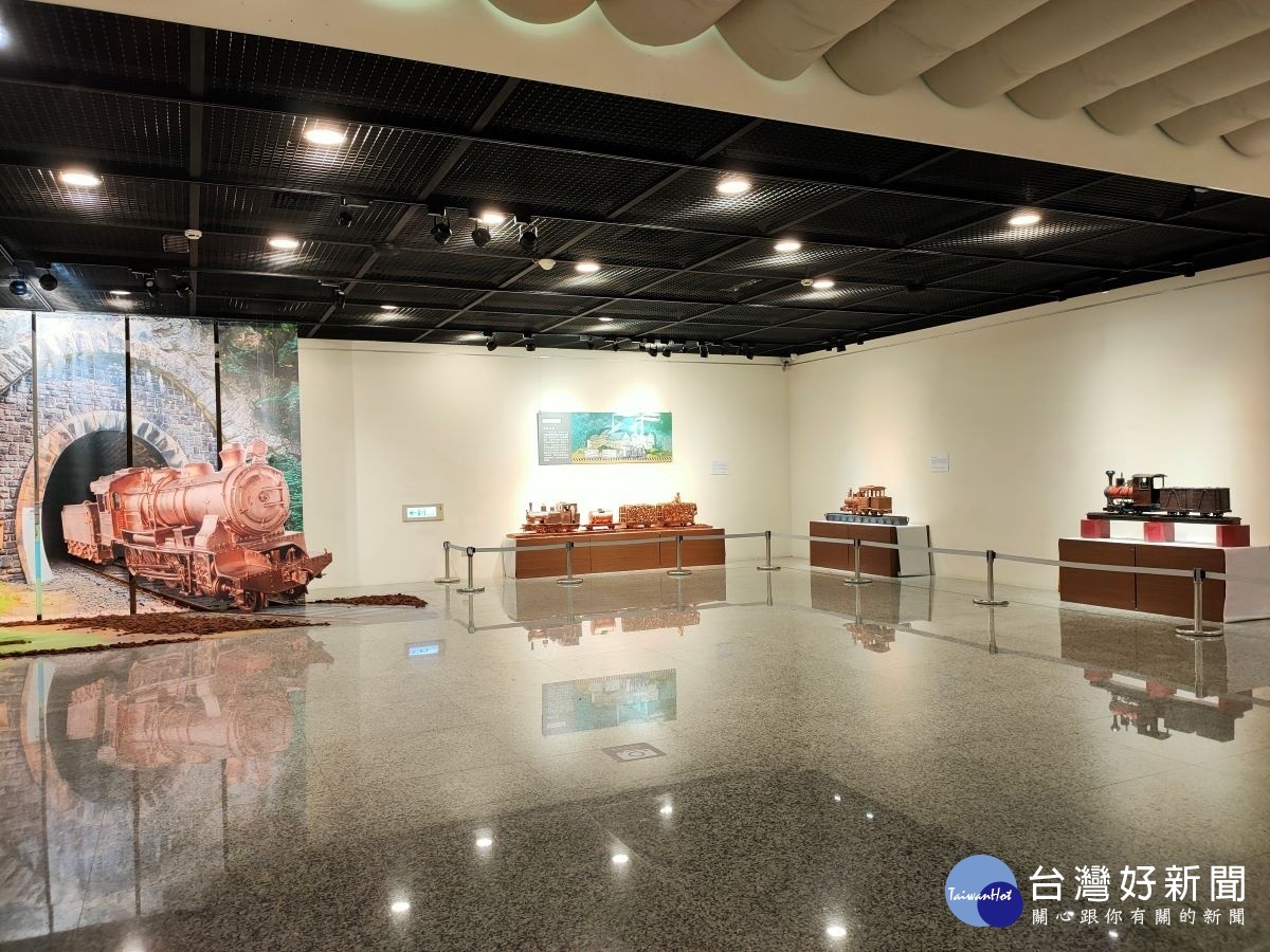點土成金-臺灣半線鐵道情 ,謝嘉亨陶藝創作展。圖/記者鄧富珍攝