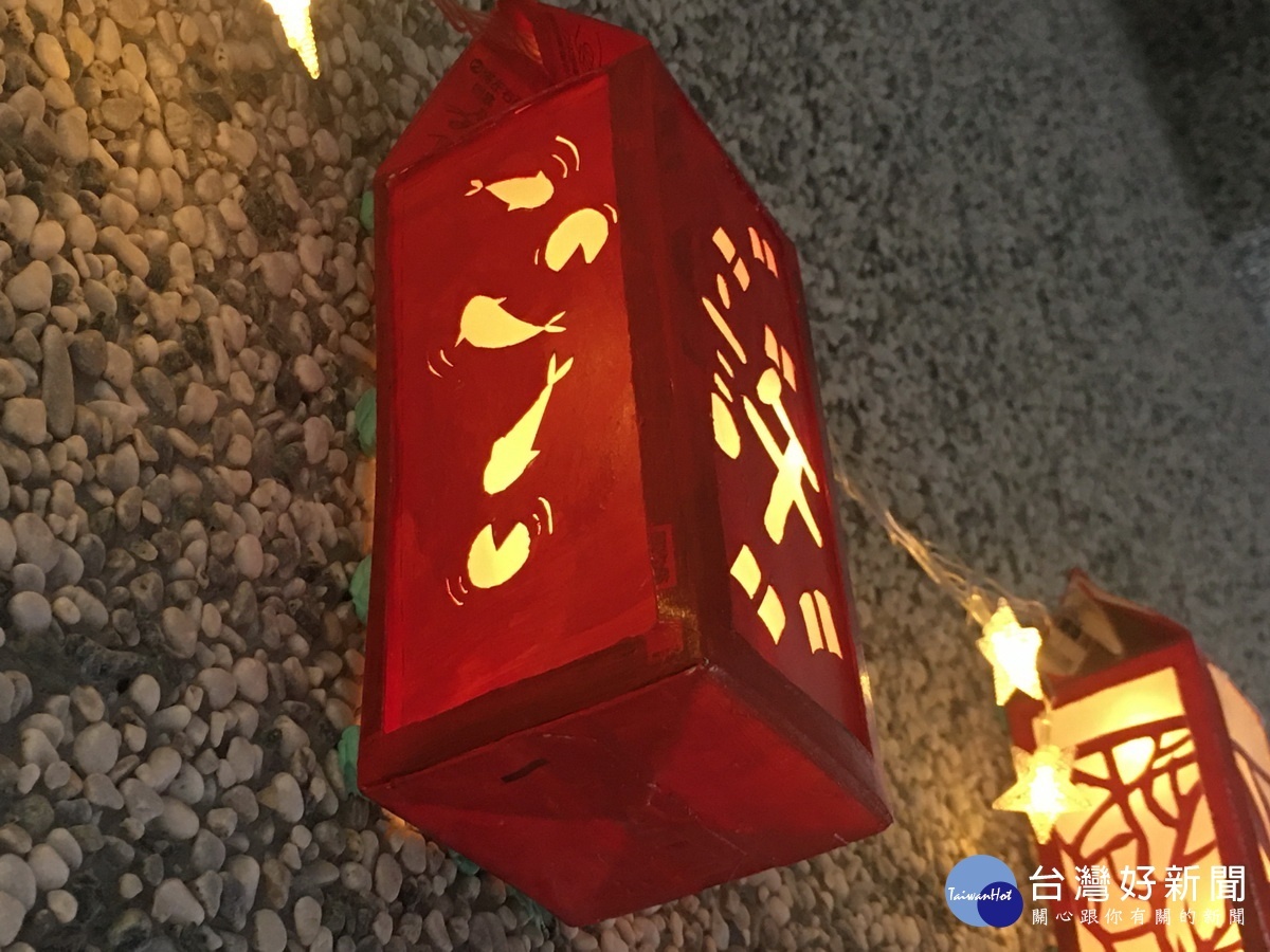 同學們發揮潛能創意十足。(記者扶小萍攝)
