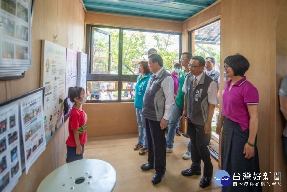 「小桃子工坊」，規劃窯烤區、木工區及科學區，培養孩子從小養成減碳的生活教育及自然生態教育。