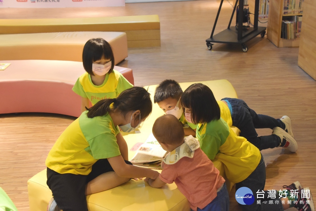 夏日好讀節即將登場,鼓勵親子共讀。