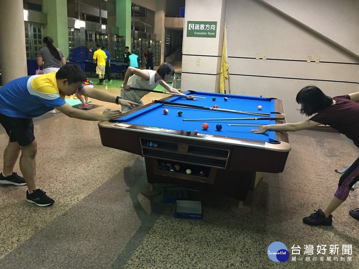撞球在許多國家都很盛行。(記者扶小萍攝)