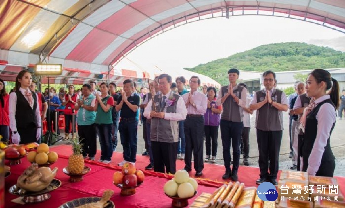 市長鄭文燦與貴賓祈求開工順利