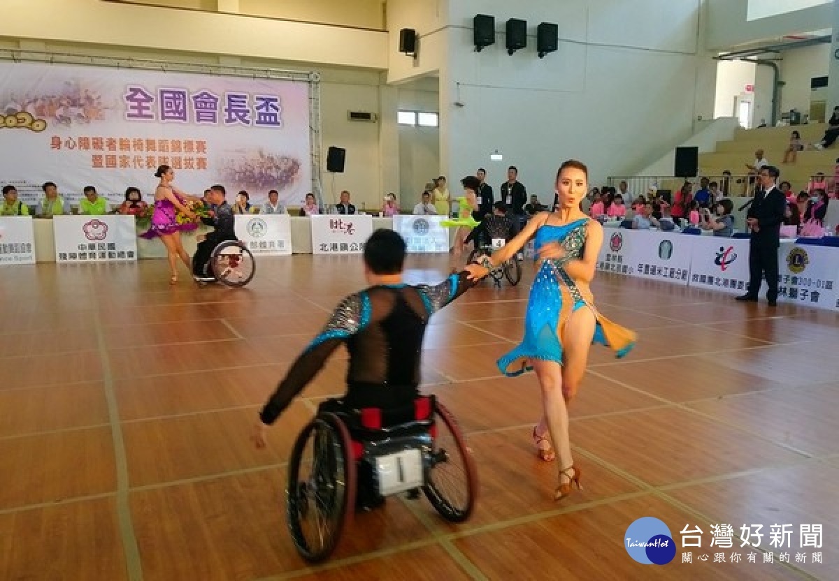 來自9縣市100多位身障舞者及站立舞者盡情揮灑、展現精湛舞技,爭取躍上國際舞台,為國爭光的機會。