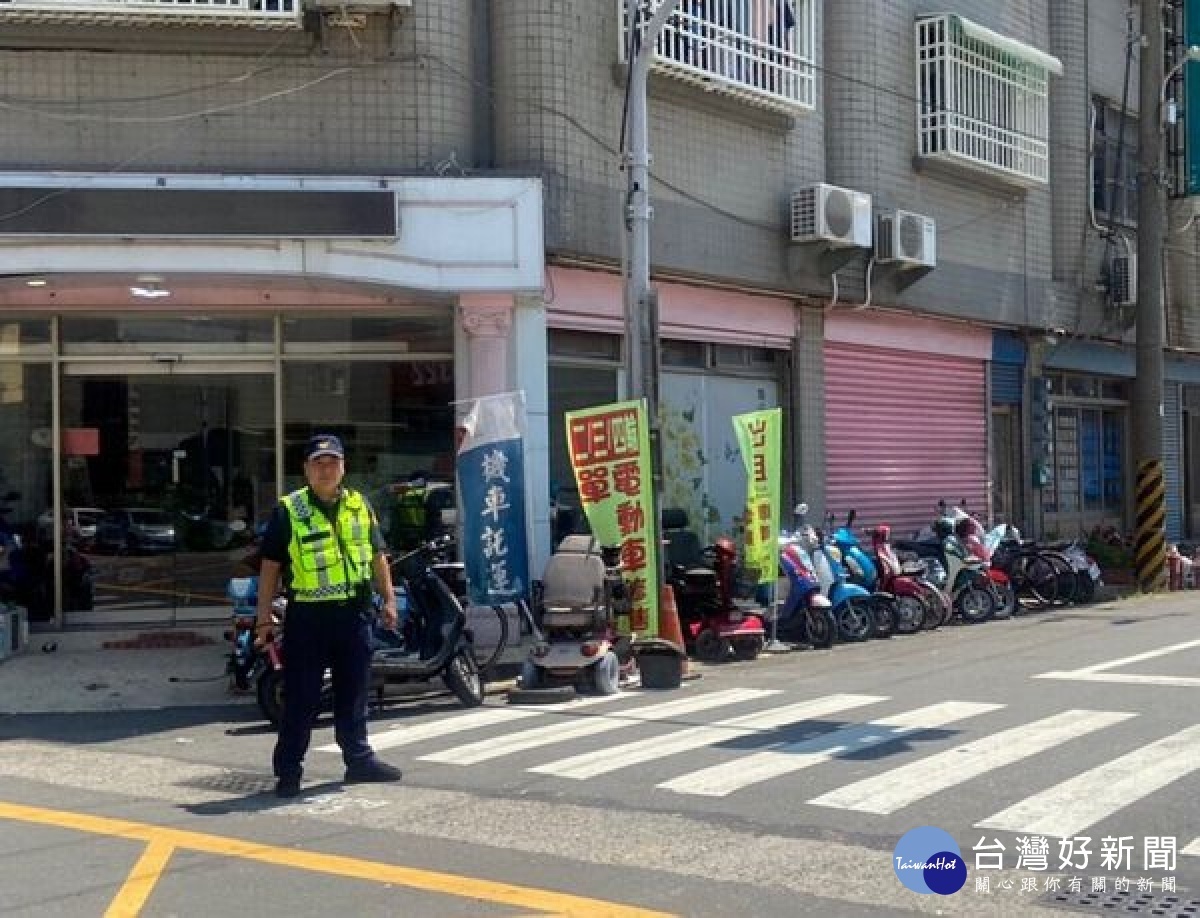 萬安43號演習登場，警方同步進行「丕基計畫演練」，北港分局長王立德為落實演訓，針對演習過程全程檢視，並感謝警民密切配合。