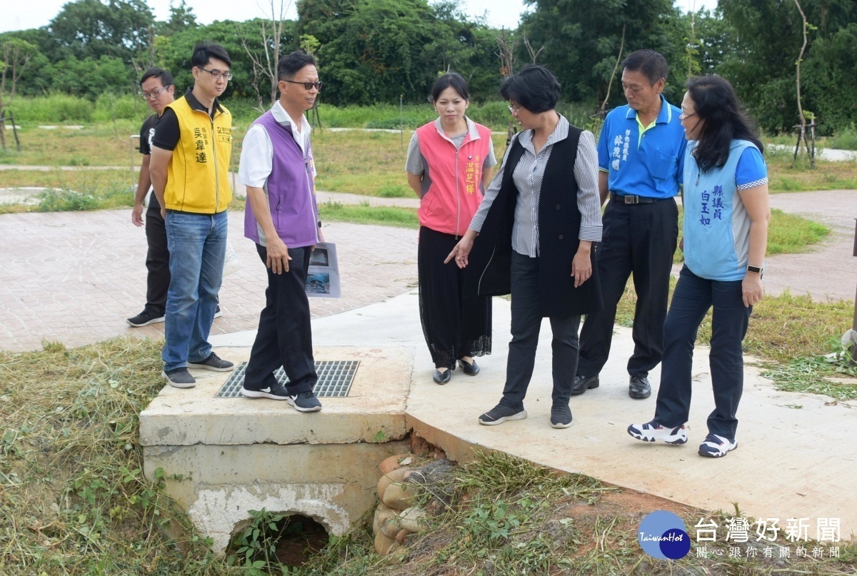 縣長王惠美視察民族新村公園 景觀改善工程設施成果及空間改善，共同前往關心的議員有縣議員吳韋達、温芝樺、白玉如、林茂明、李寶銀等。