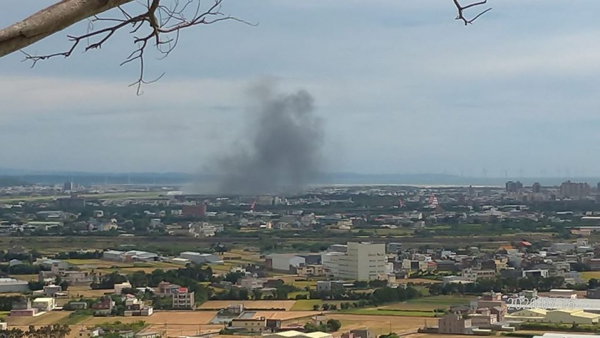 16日下午傳出國軍一架OH-58D戰搜直升機，在新竹空軍基地疑似發生重落地事件，隨後傳出機上少校正駕駛簡任專及上尉副駕駛高嘉隆，均不幸殉職。（圖／Facebook用戶Hank Wu發文於臉書社團「新竹大小事）