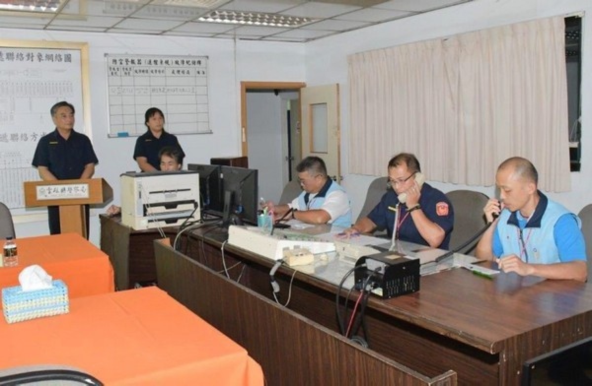 雲林縣「109年軍民聯合防空萬安43號演習」由警察局長顏旺盛偕同內政部警政署評核官王欣祥等人視導,順利圓滿達成演習任務。