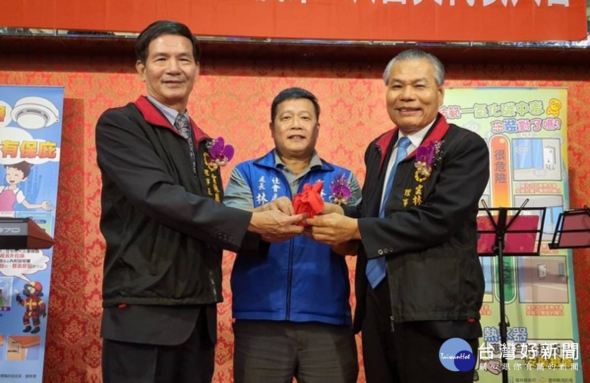 鉅鵬機械公司董事長林萬宗榮膺當選雲林縣工業會理事長,各界除予以祝賀,亦肯定卸任理事長鍾武宗任內諸多建樹與辛勞。