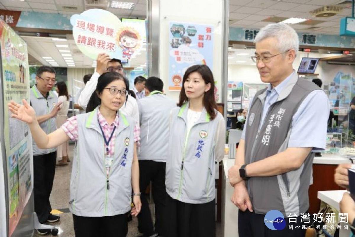 李憲明指出，桃園市地政機關率先全國首創「地政i領件」服務