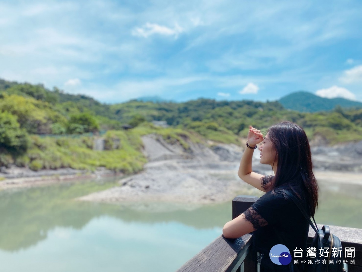 欣賞硫磺谷特殊地景（圖／台北市大地處提供）