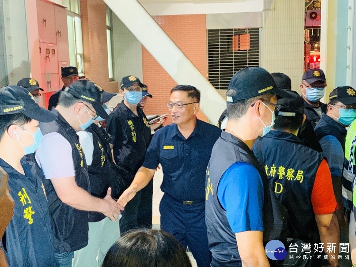 桃警展現打擊犯罪決心,警政署副署長特親臨分局慰勉第一線同仁。