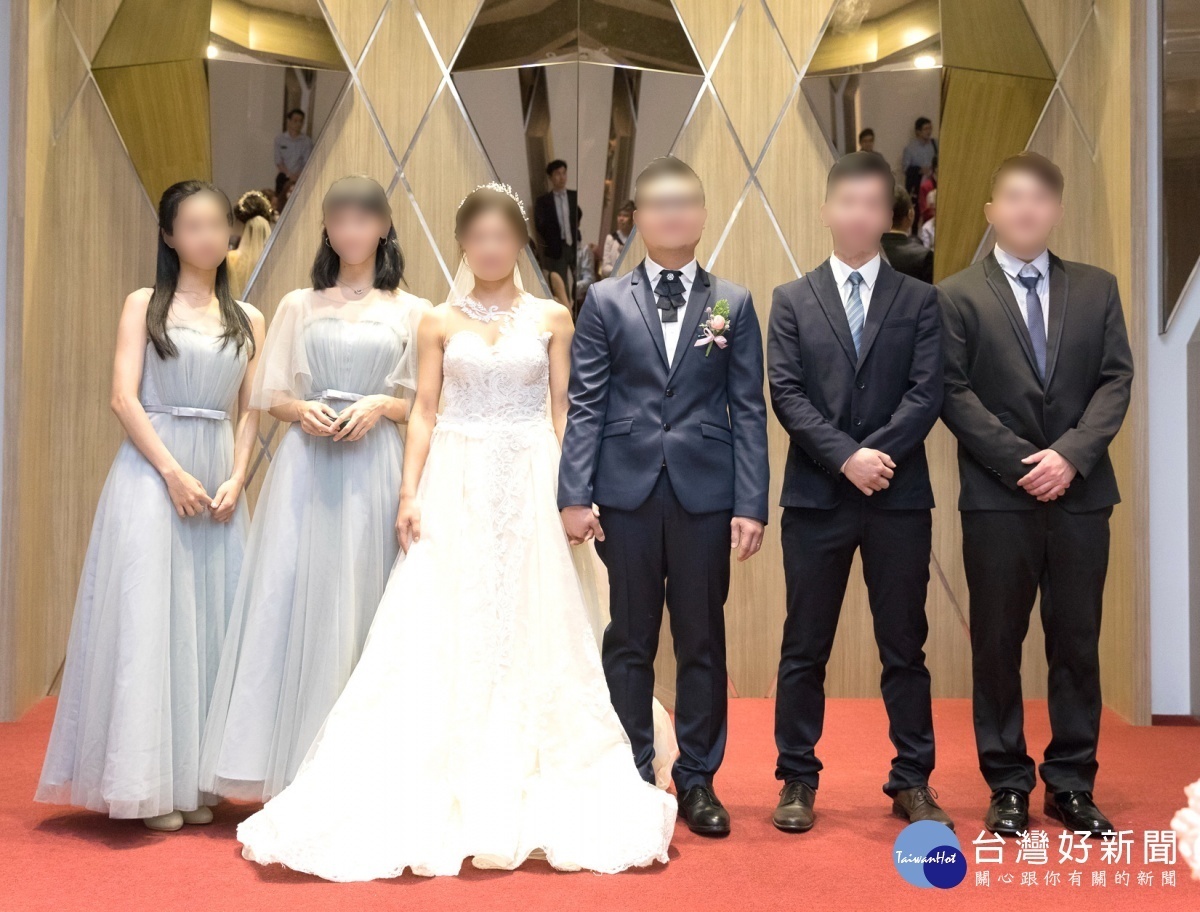 晚婚者發現,一眨眼赫然發現當年可愛的花童,已經超過12歲,只能當伴郎。