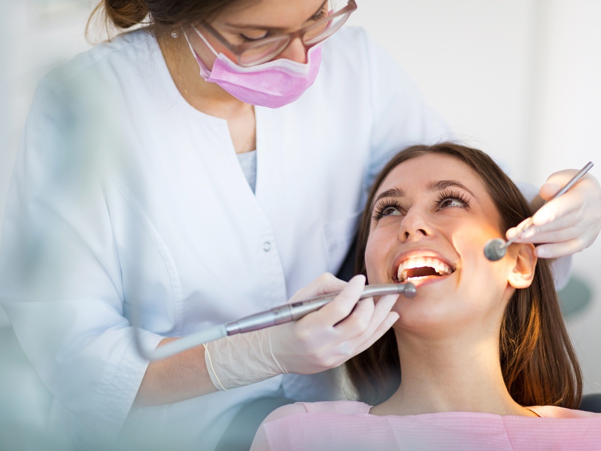 定期找牙醫師檢查並保持健康口腔衛生。