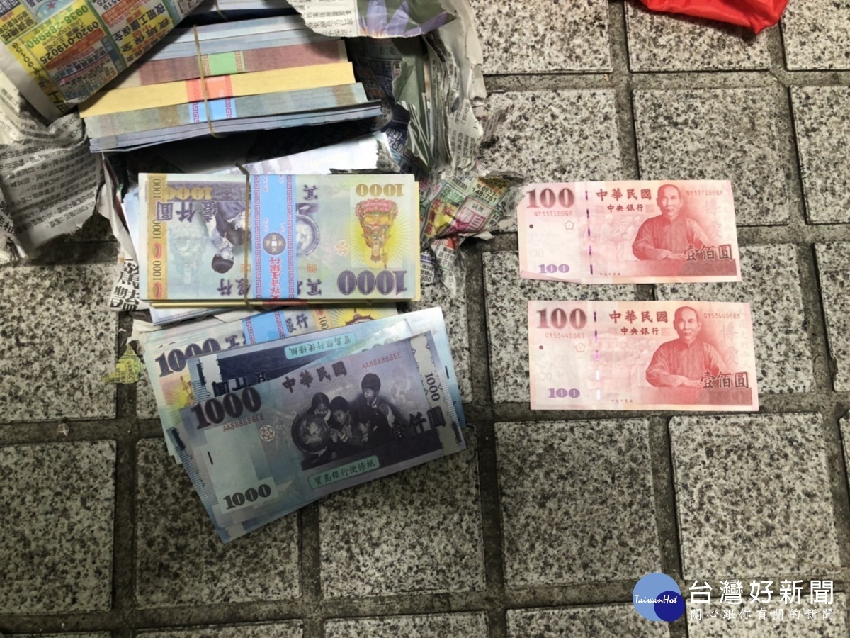 中壢警方當場查獲面交車手28歲黃姓犯嫌,成功攔阻300萬
