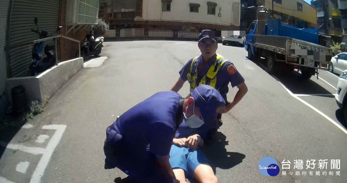 非法移工警方盤查時心虛逃逸遭制伏,訊後移送移民署桃園專勤隊收容,等待遣返。