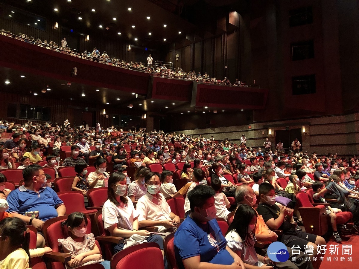 員林演藝廳整修後重新開館,觀眾席滿座。