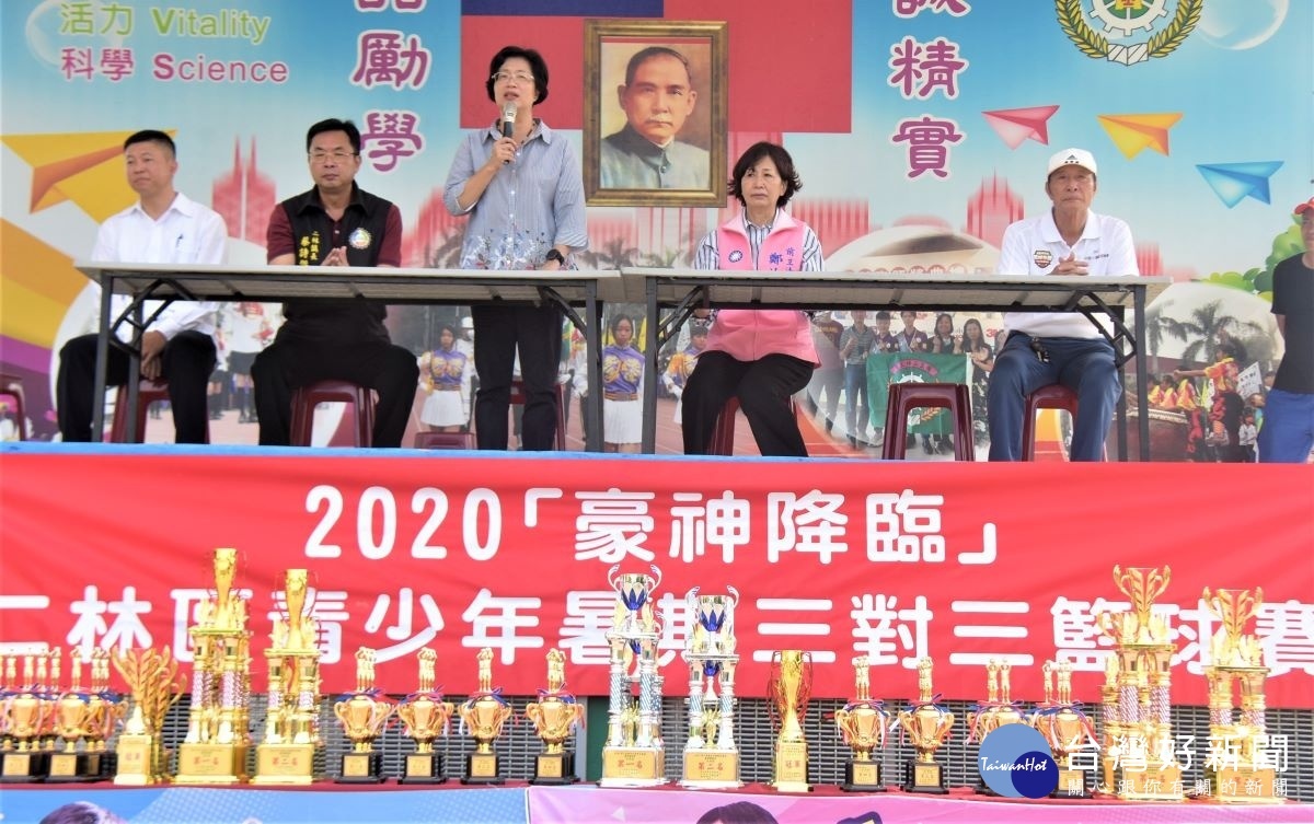 青少年暑期3對3籃球賽二林場,縣長王惠美致詞。