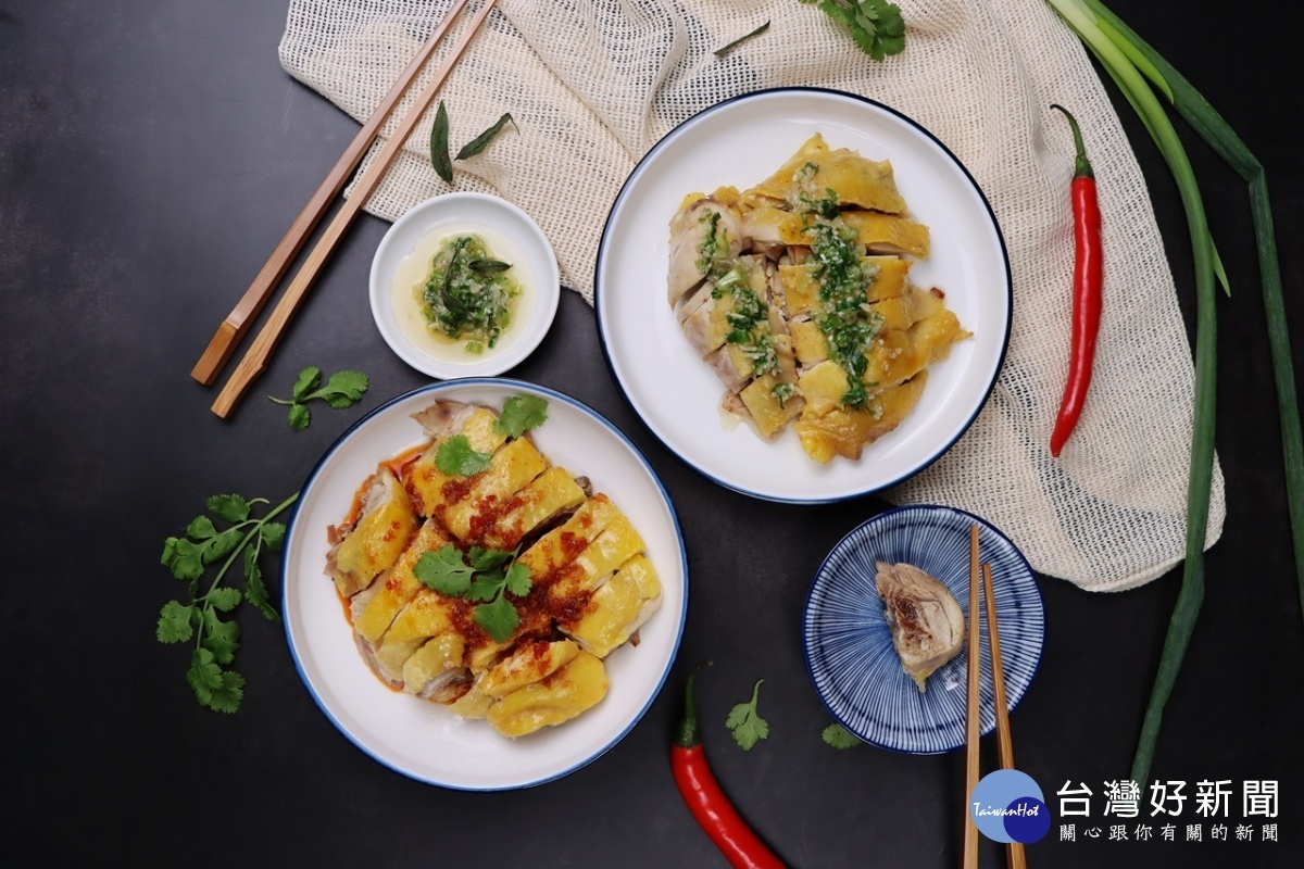 花蓮館招牌菜「刺蔥雞」，蔥香味濃郁且肉質滑順。