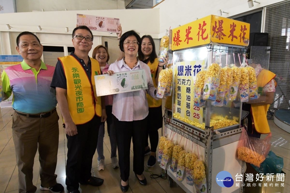 彰化縣商業會協助店家及攤販兌領振興三倍券,縣長王惠美歡迎大家到彰化消費。