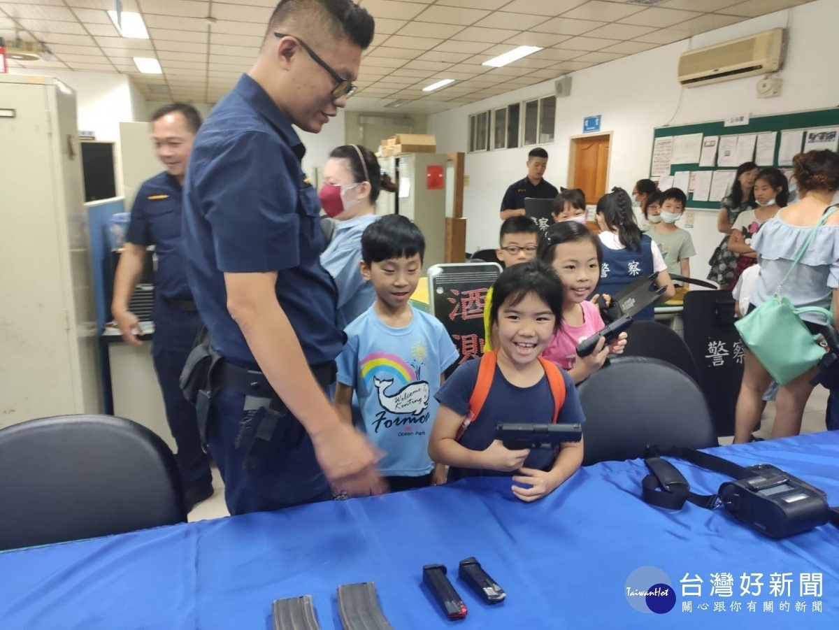 桃園市平鎮警分局辦理109年暑期青春專案犯罪預防宣導工作，舉辦「小小波麗士偵探體驗營」