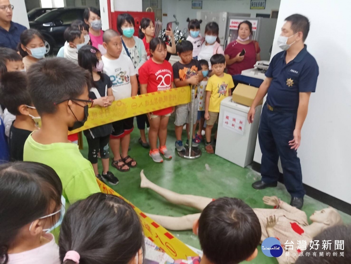 桃園市平鎮警分局辦理109年暑期青春專案犯罪預防宣導工作,舉辦「小小波麗士偵探體驗營」