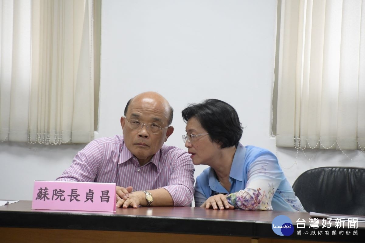 行政院長蘇貞昌視察彰化縣陽明國中時,縣長王惠美再次把握機會當面向行政院長請託三項重大建設,彼此意見交換。