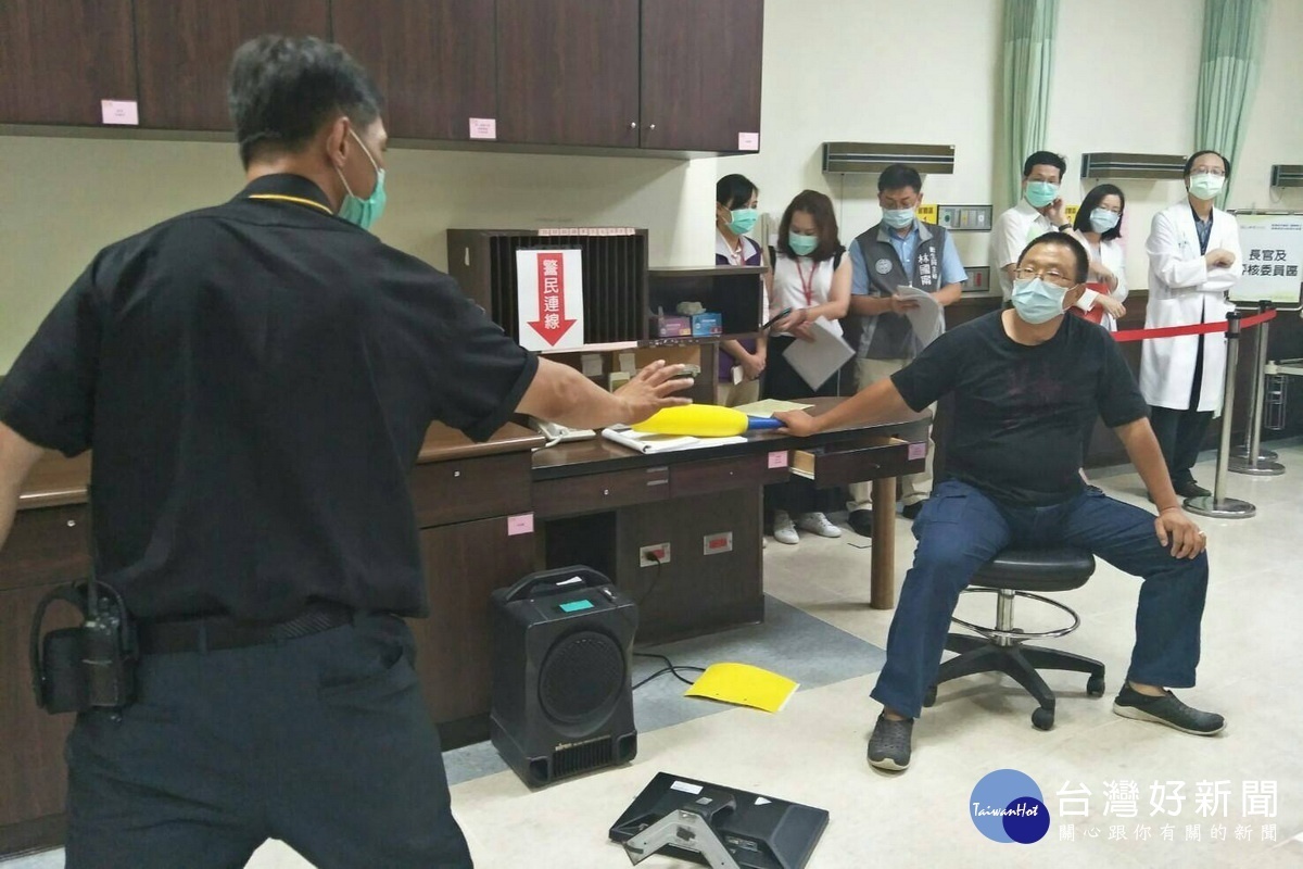 圖說:為加強各醫院醫療暴力應變機制,桃市政府衛生局委託敏盛綜合醫院辦理醫療暴力應變機制示範聯合演習。