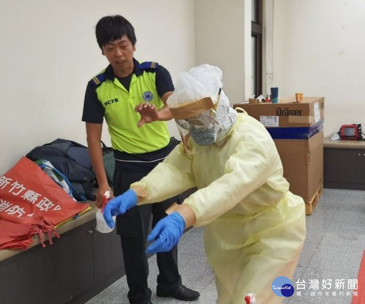 新冠肺炎疫情持續增溫　竹縣消防精進防護衣穿脫訓練 台灣好新聞 第1張