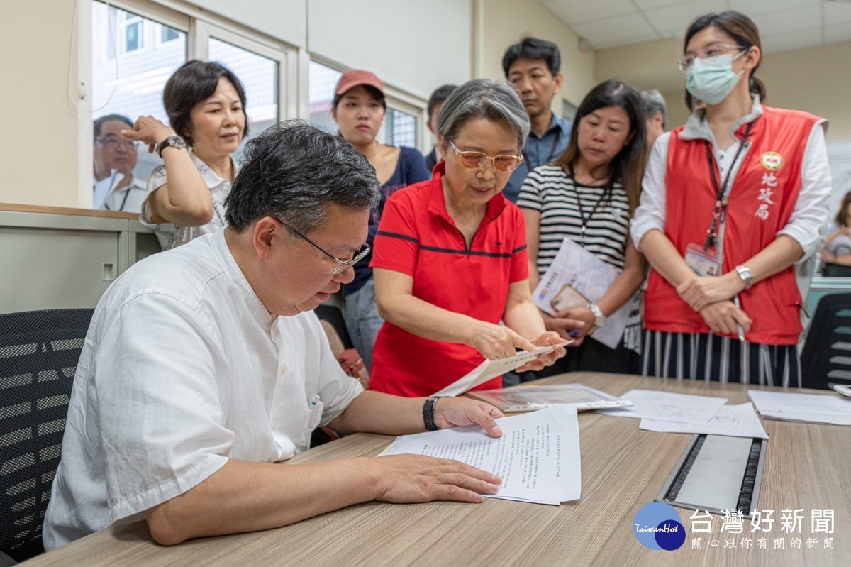 桃園市長鄭文燦視察大園區桃園航空城聯合服務中心。