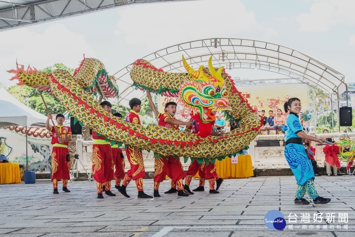 壽山巖觀音寺傳承最珍貴的傳統閩南宗教民俗文化不遺餘力，舉辦「全國舞龍公開賽」。