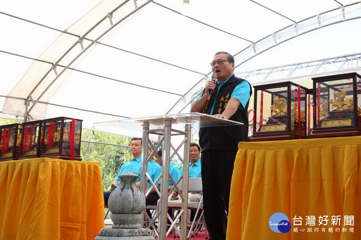 壽山巖觀音寺董事長林正峰於「全國舞龍公開賽」開幕典禮中致詞。