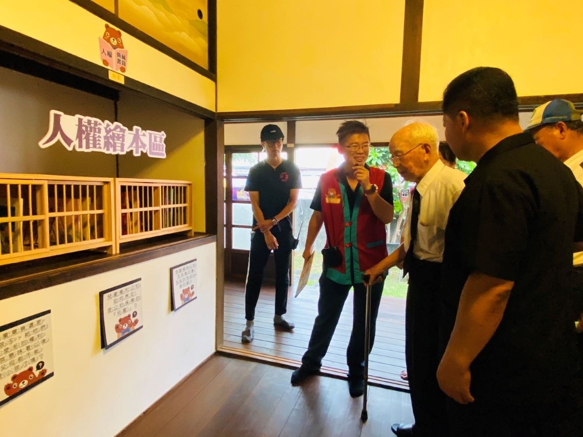 童遊人權特展開幕(人權繪本區)。