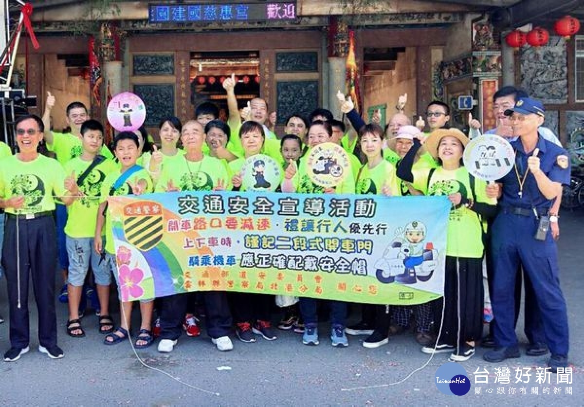 北港鎮安宮舉辦「騎福進香趣」活動，北港警方全程交通疏導，亦宣導青春專案犯罪預防等，吸引大小朋友熱情響應。