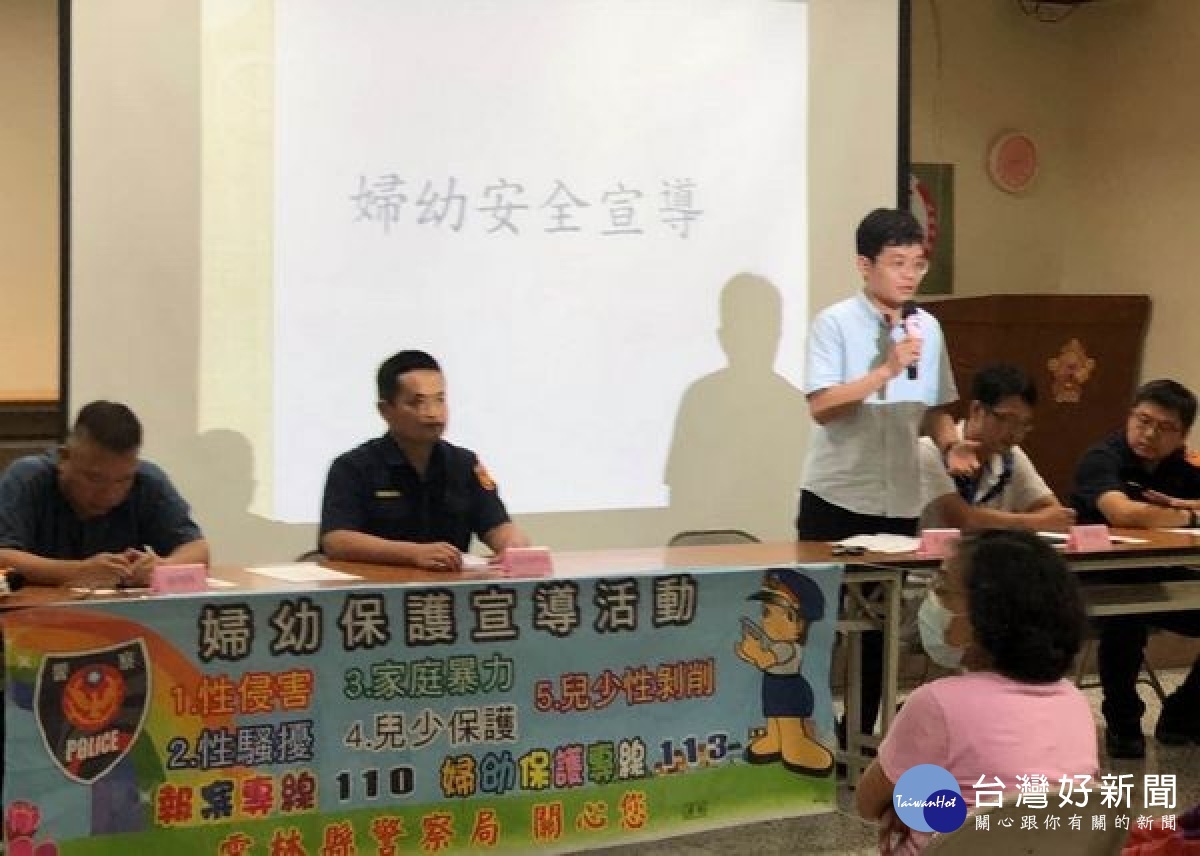 北辰所長楊宗勳率警察志工結合新街里辦公處辦理「反吸毒、反暴力、反援交、反霸凌」宣導，提醒家長注意青少年行為動態等。
