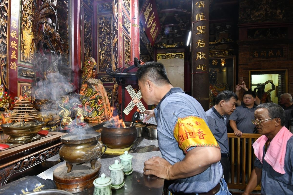 南瑤宮啟駕前起旺爐點香火後全程不能熄滅。