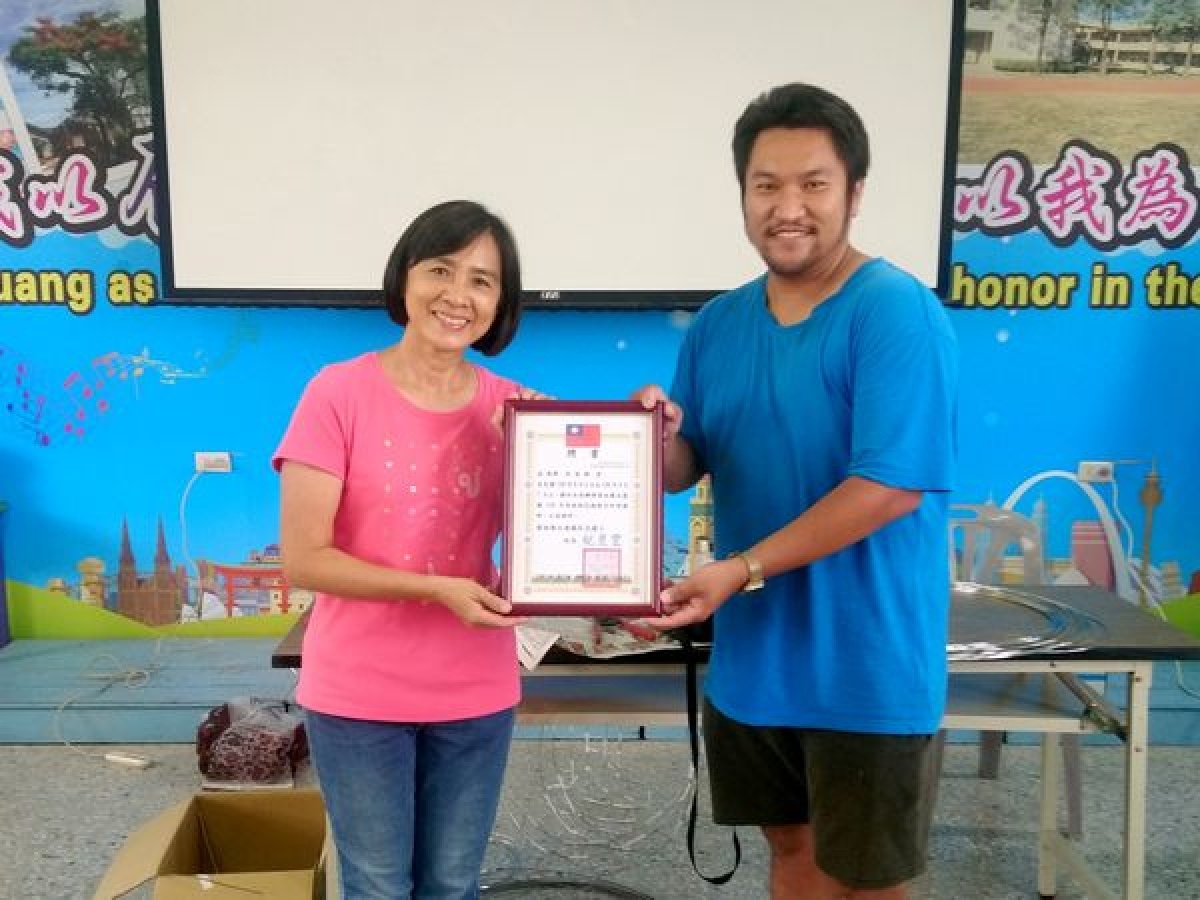 北港朝天宮贊助辦理教師花燈研習活動,傳承「燈會原鄉」的花燈技藝,讓傳統文化向下紮根。