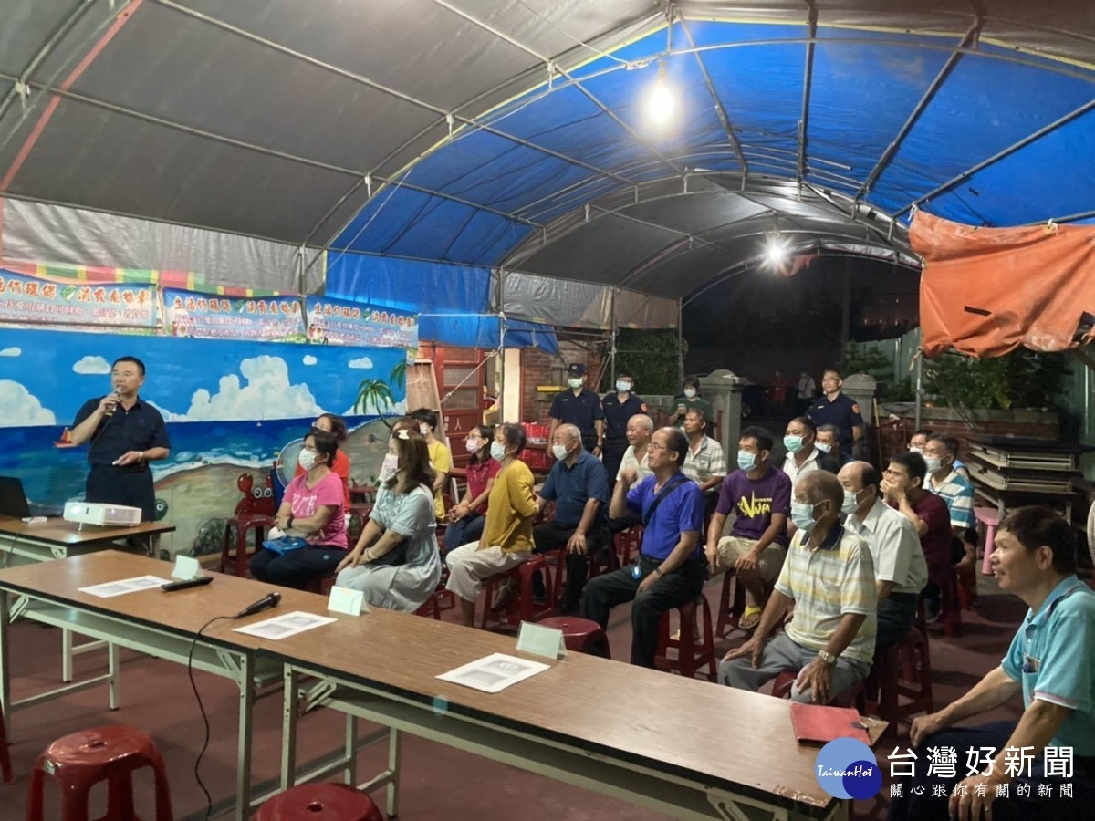 楊梅警分局上湖派出所，於上湖里辦公室召開社區治安暨交通座談會。