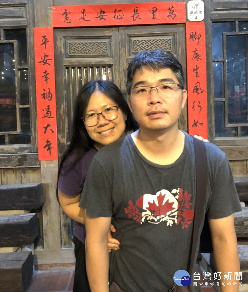 幸福美滿的婚姻是許多人的期望,圖中幼教名師吳季若與另一半感受幸福。