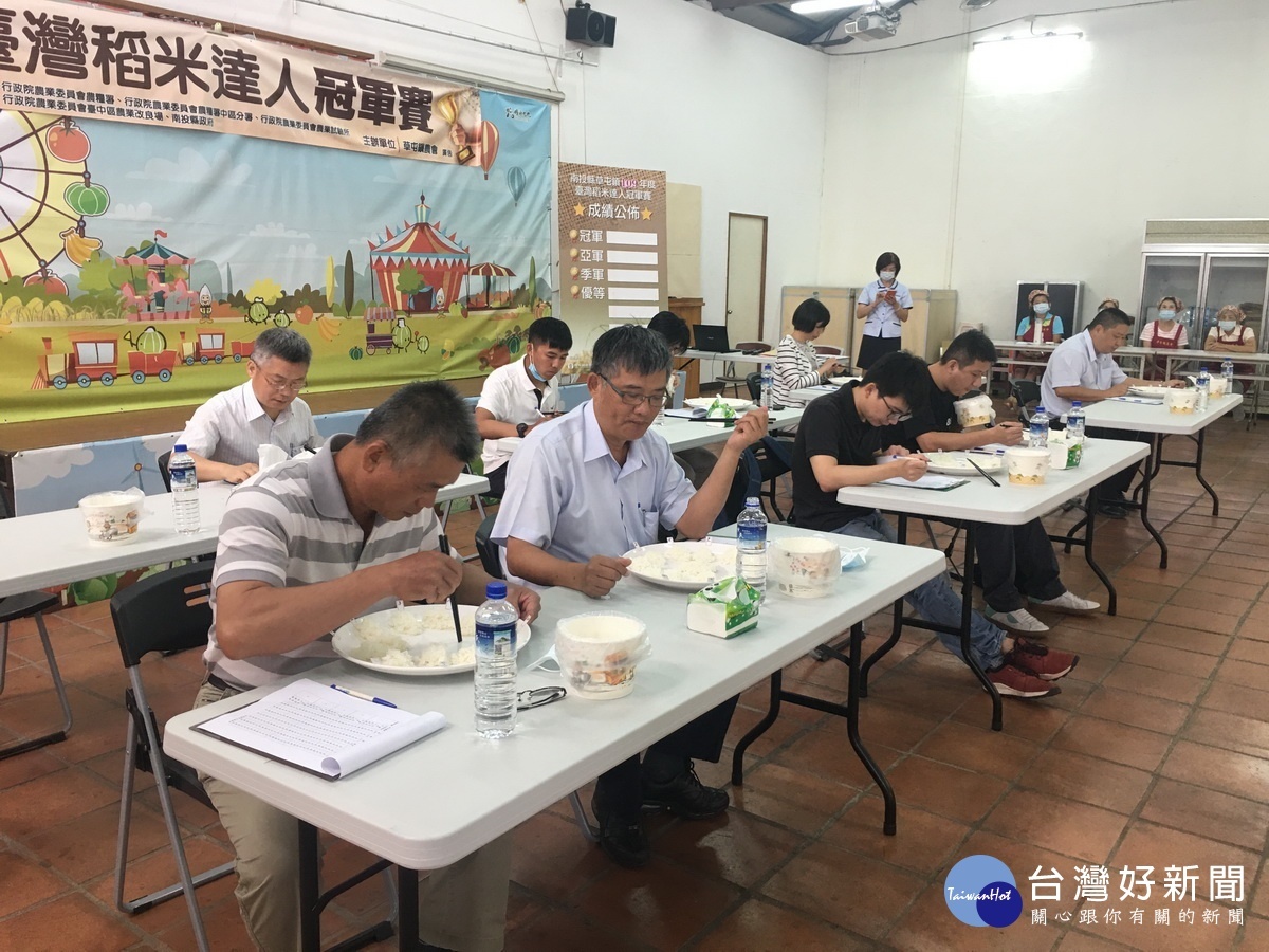 官能品評十分重要。(記者扶小萍攝)