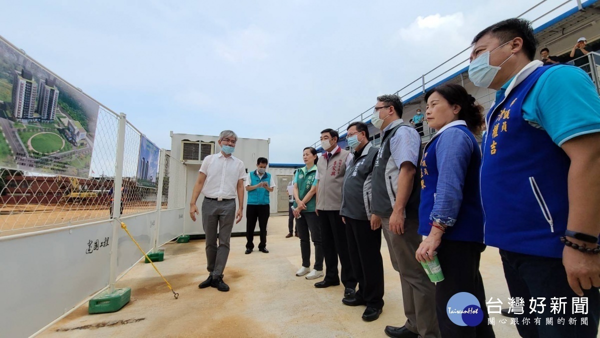 桃園市長鄭文燦視察楊梅一號社會住宅工程