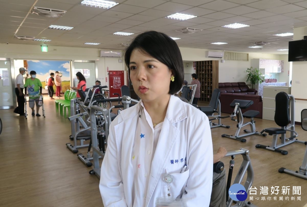 廖宜新指出,二水鄉老人比率高,而農村的老人家又習慣忍耐,或許需要復健也都忍下來,造成日後的隱憂,希望二水門診部復健門診的到來,能帶給二水長者一個更便利的就醫環境,陪他們走得更遠更久。