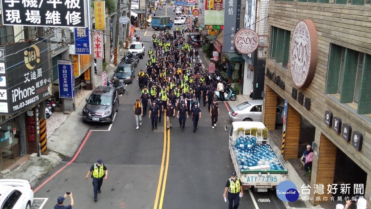 普濟堂廟會大溪分局申請支援警力,同時2百餘名警力,採機動服勤,迅速到場,遏止不法,快速打擊犯罪。